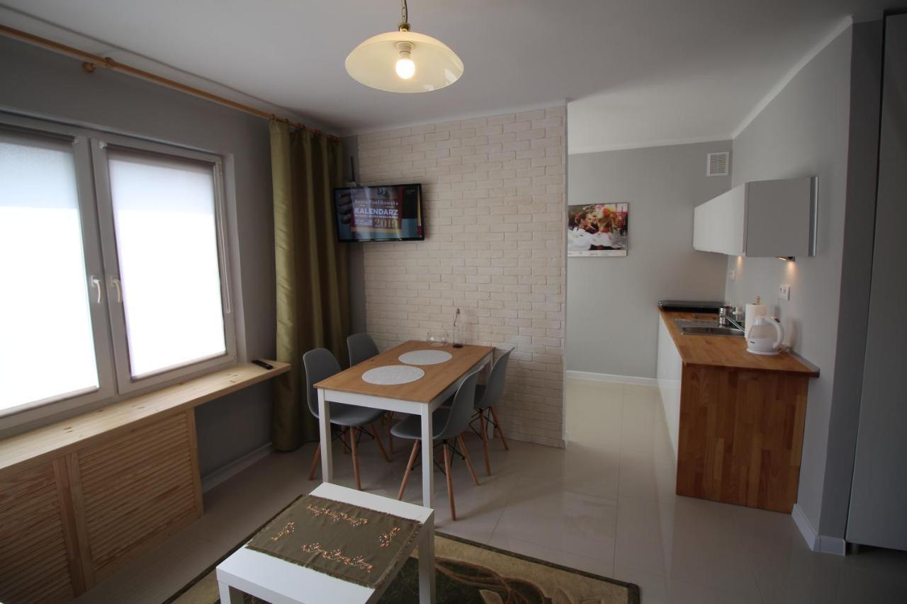 Apartament Pod Jasna Gora เชสโตฮอวา ภายนอก รูปภาพ